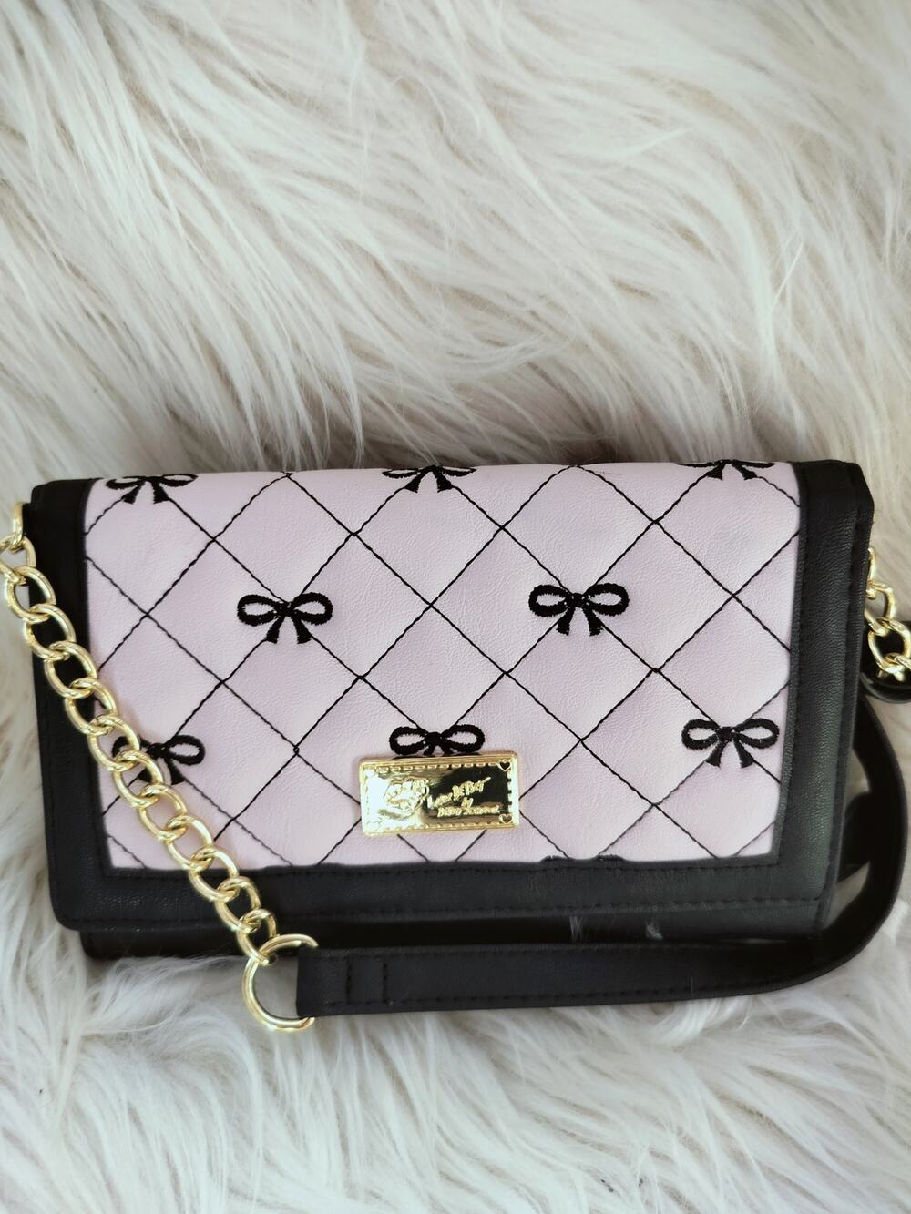 5877) Betsey Johnson Wallet Crossbody Pink Quilted Purse